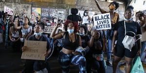 vrouwen tijdens een black lives matter protest