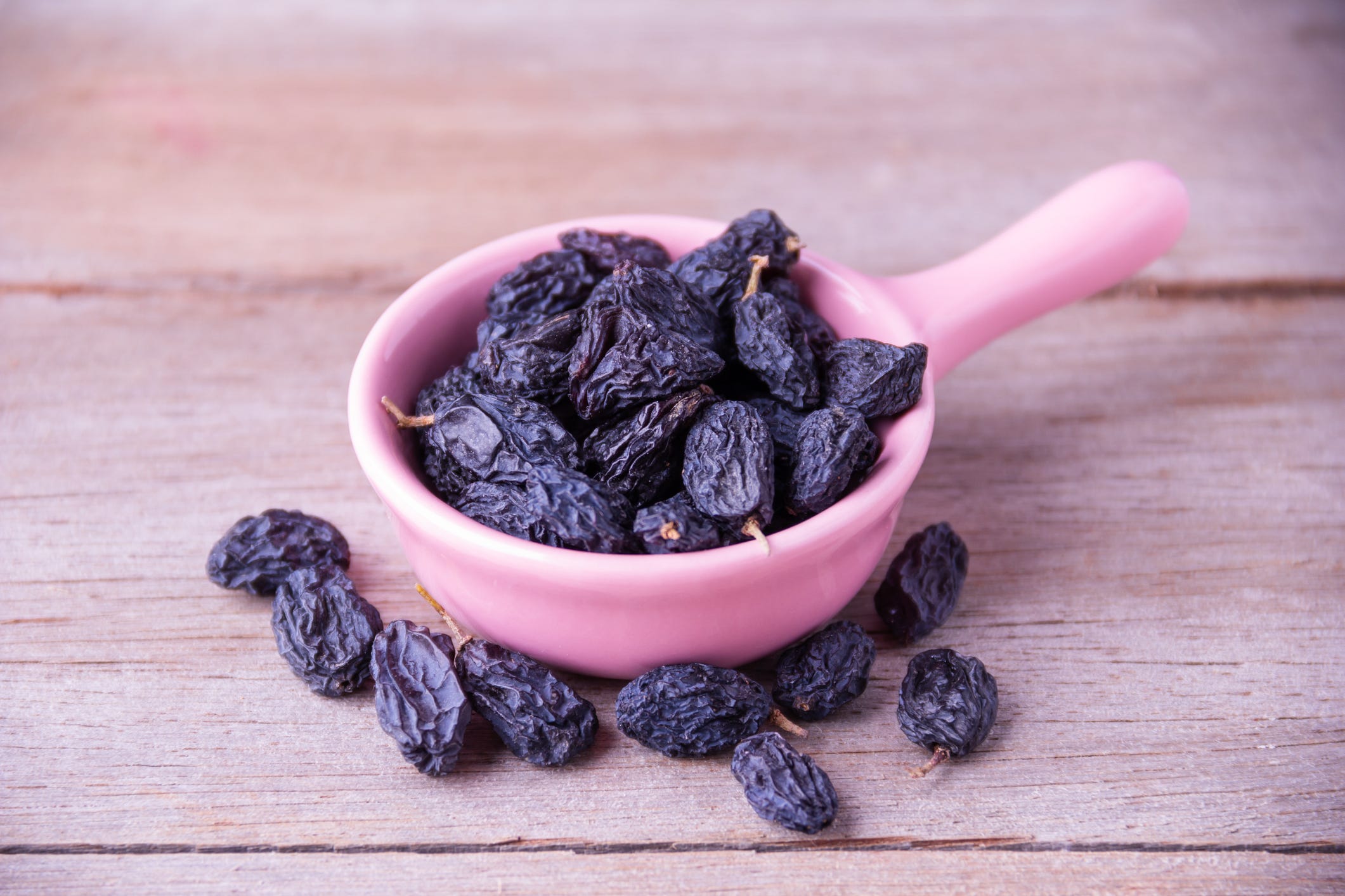 black raisins