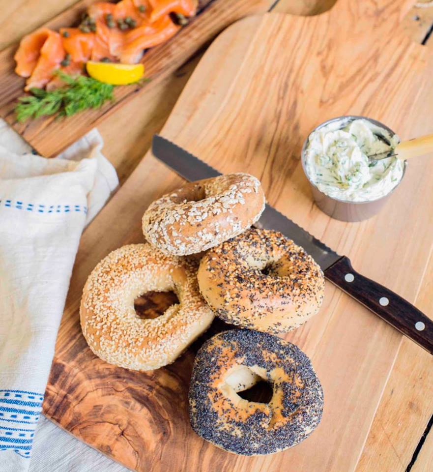 Food, Bagel, Dish, Cuisine, Ingredient, Doughnut, Taralli, Simit, Baked goods, Gluten, 