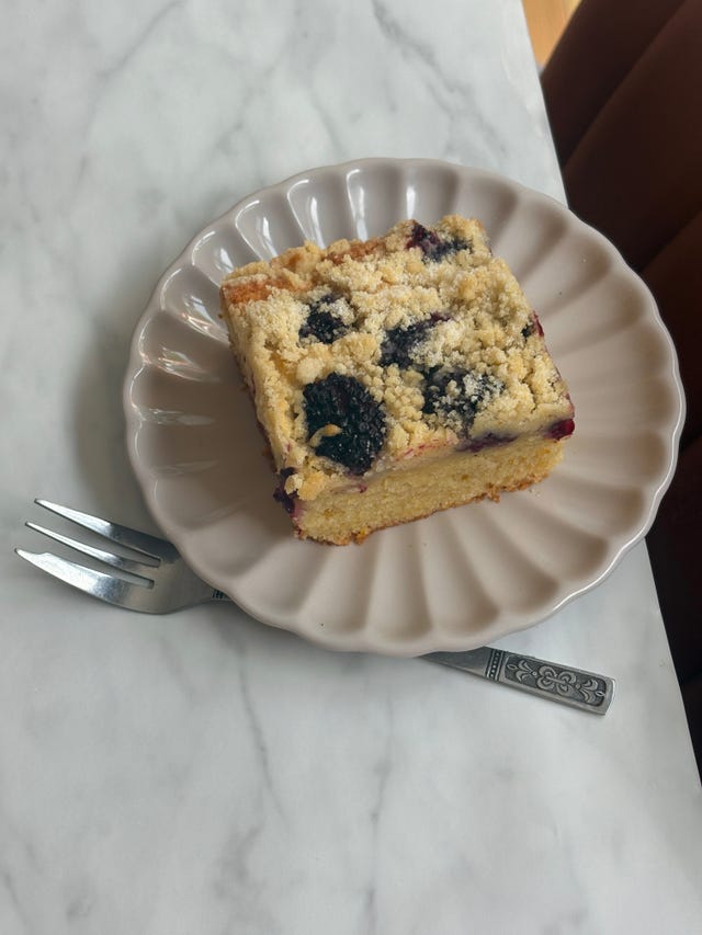 blackberry crumble cake