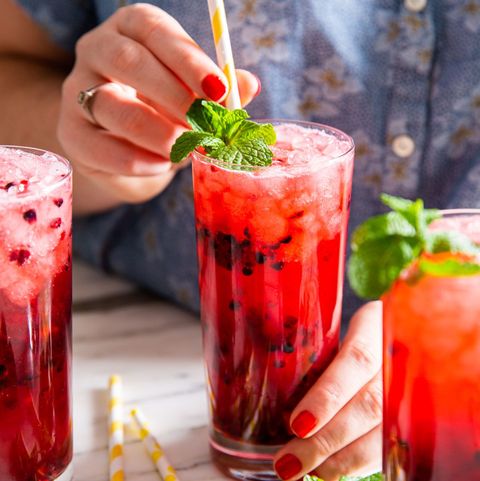 blackberry mojito mocktail with fresh mint