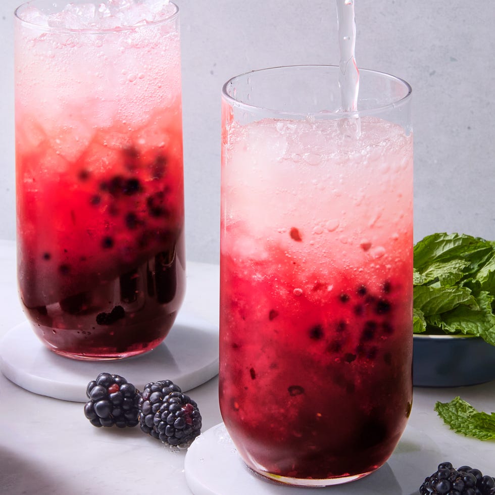 blackberry virgin mojito with mint and blackberries