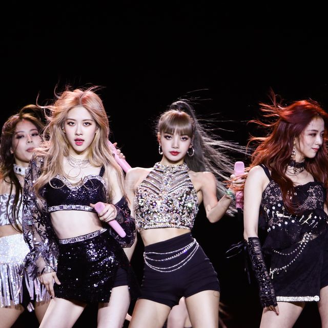 https://hips.hearstapps.com/hmg-prod/images/blackpink-perform-at-the-sahara-tent-during-the-2019-news-photo-1659361964.jpg?crop=0.668xw:1.00xh;0.162xw,0&resize=640:*