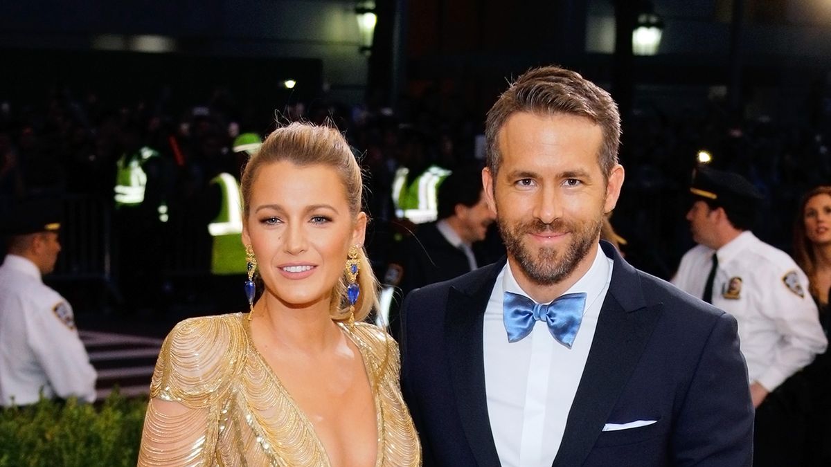 https://hips.hearstapps.com/hmg-prod/images/blake-lively-and-ryan-reynolds-attend-rei-kawakubo-comme-news-photo-1605653221.?crop=1xw:0.48406xh;center,top&resize=1200:*