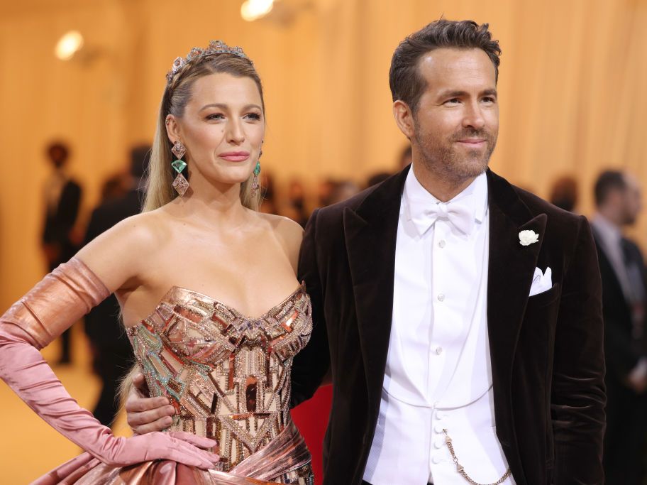 https://hips.hearstapps.com/hmg-prod/images/blake-lively-and-ryan-reynolds-attend-the-2022-met-gala-news-photo-1700068638.jpg?crop=0.88932xw:1xh;center,top&resize=1200:*