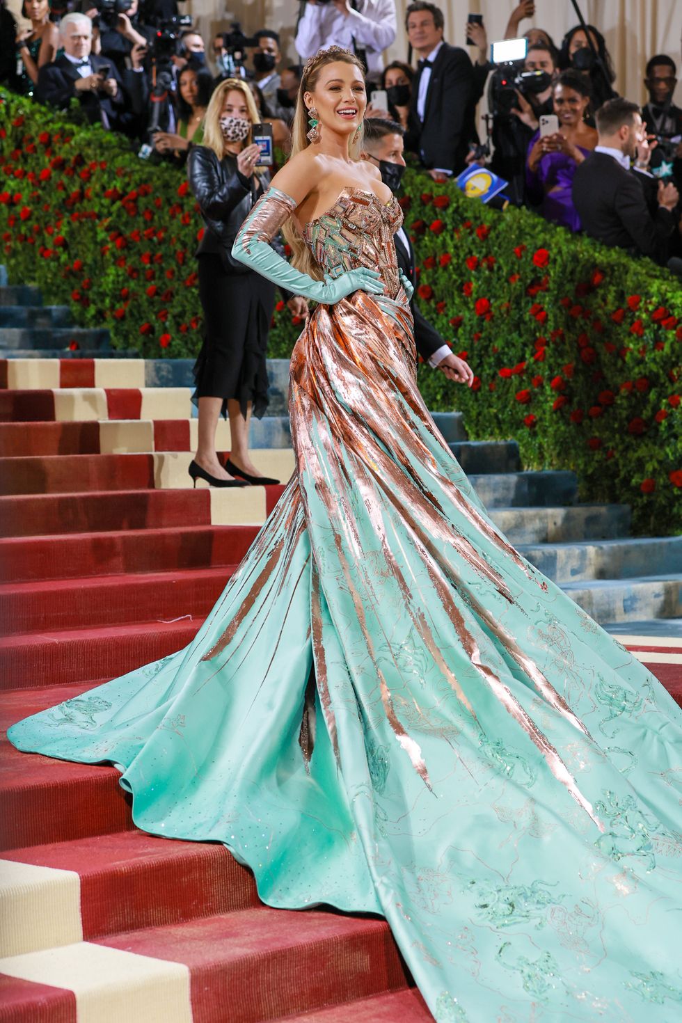 Watch Ryan Reynolds' Cute Reaction to Blake Lively's 2022 Met Gala Moment