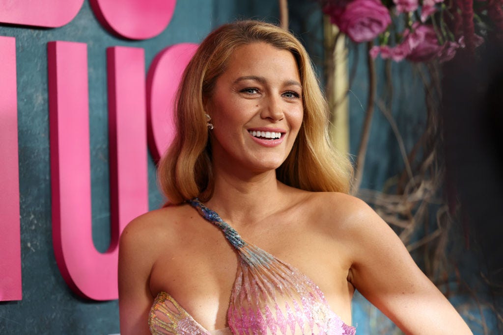 Gracias por tu ejemplo": Blake Lively homenajea a Britney Spears con el  vestido de Versace que llevó en 2002