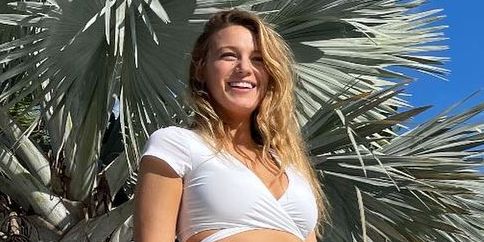 Blake Lively Posted A Thirst Trap Bikini Photo And Tagged Ryan Reynolds