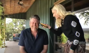 gwen stefani gave blake shelton a quarantine haircut