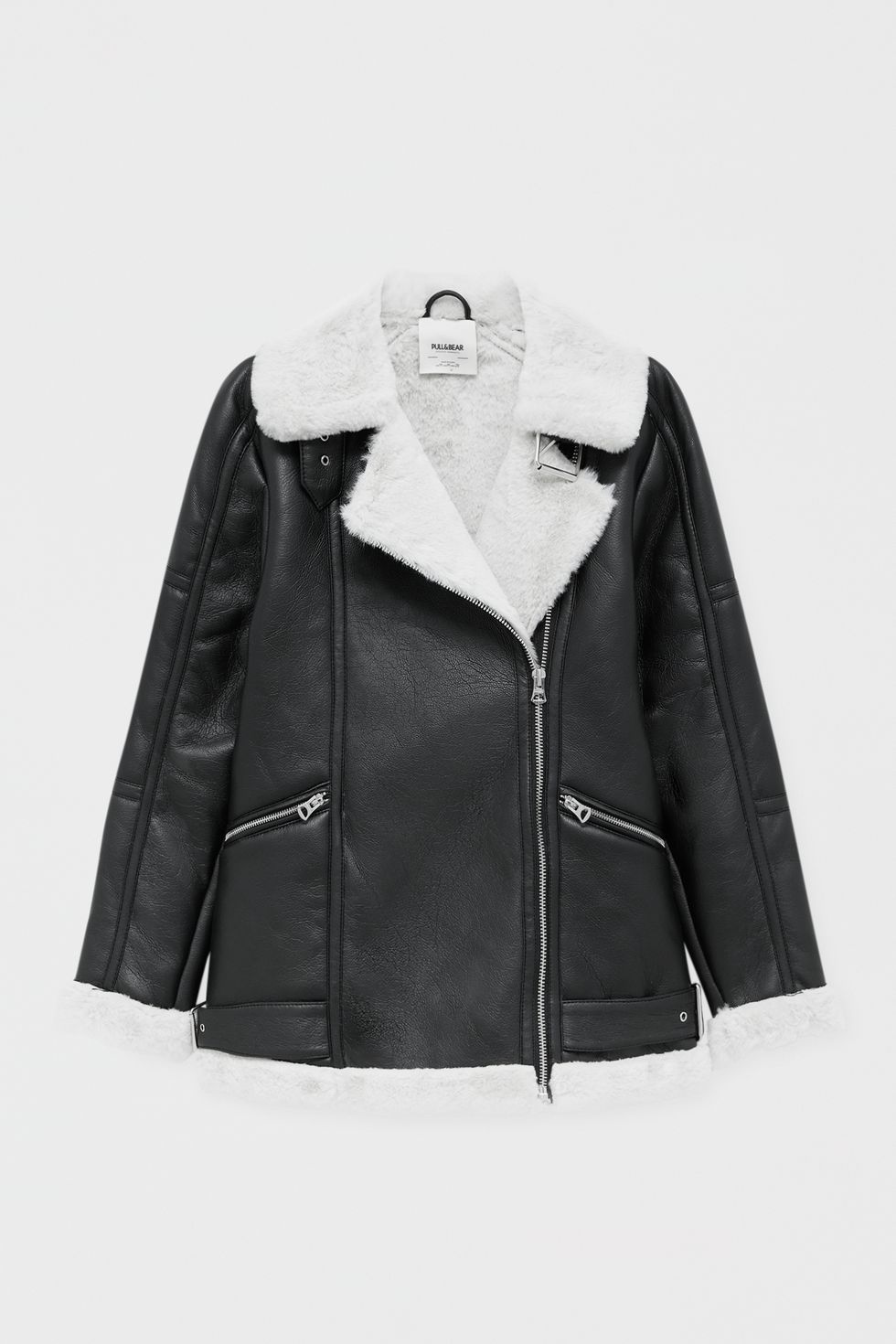 blanca suárez estrena el abrigo de borreguito o borrego de pullbear negro con doble faz en un look 'street style' de turista en nueva york
