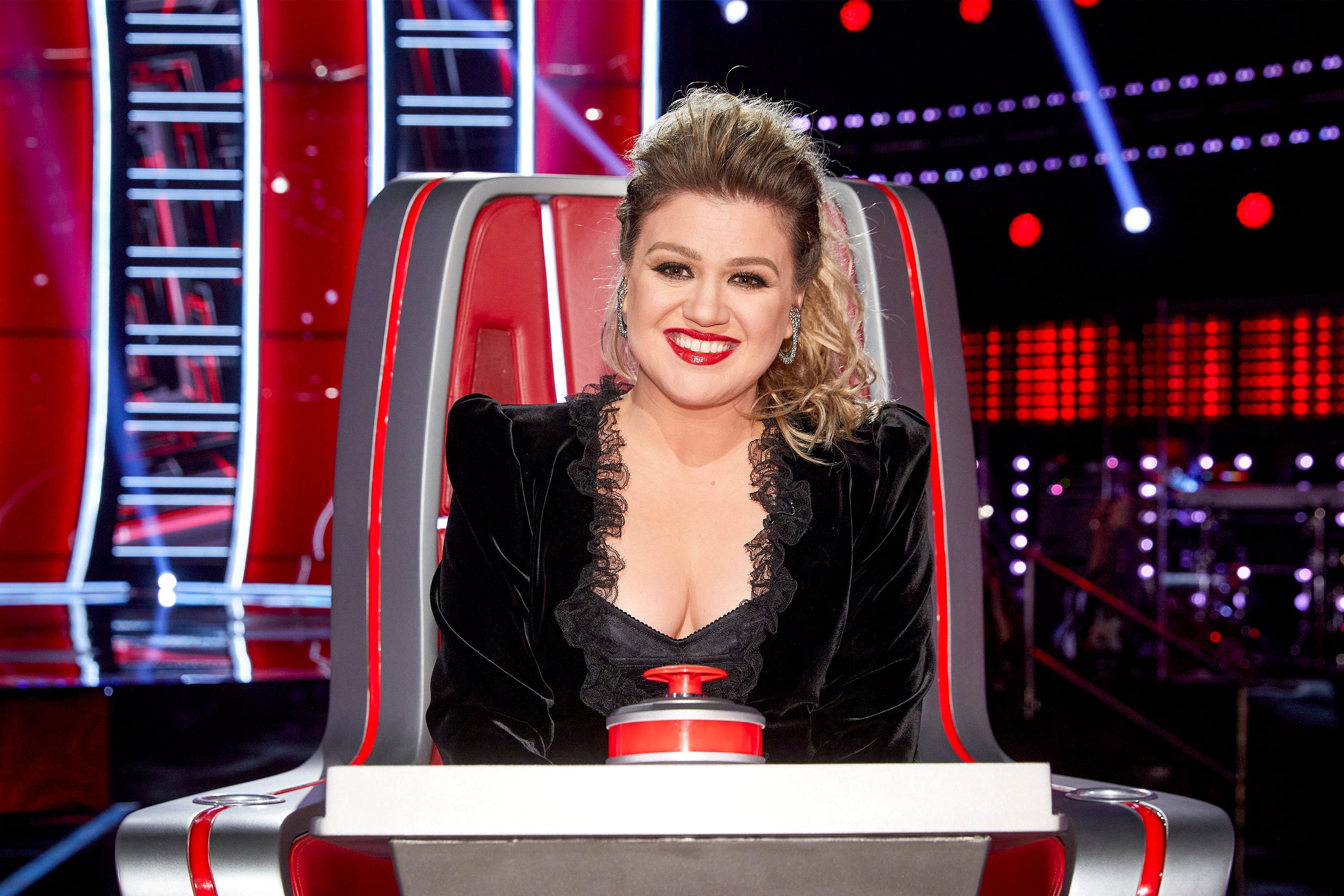 Is Kelly Clarkson Taking Over Ellen DeGeneres' Talk Show?!?