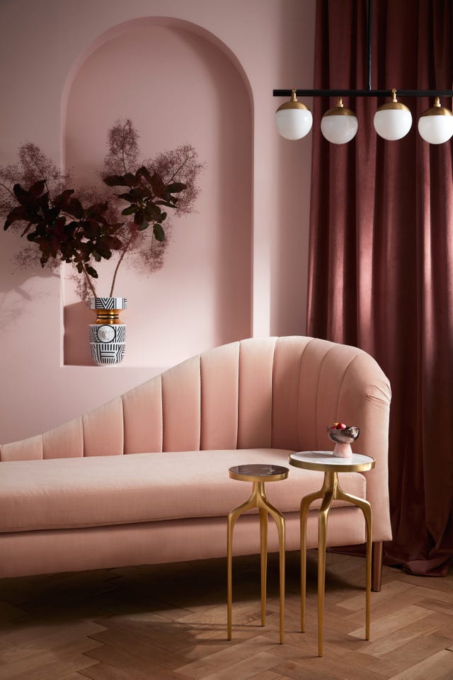 Chaise longue in pink living room