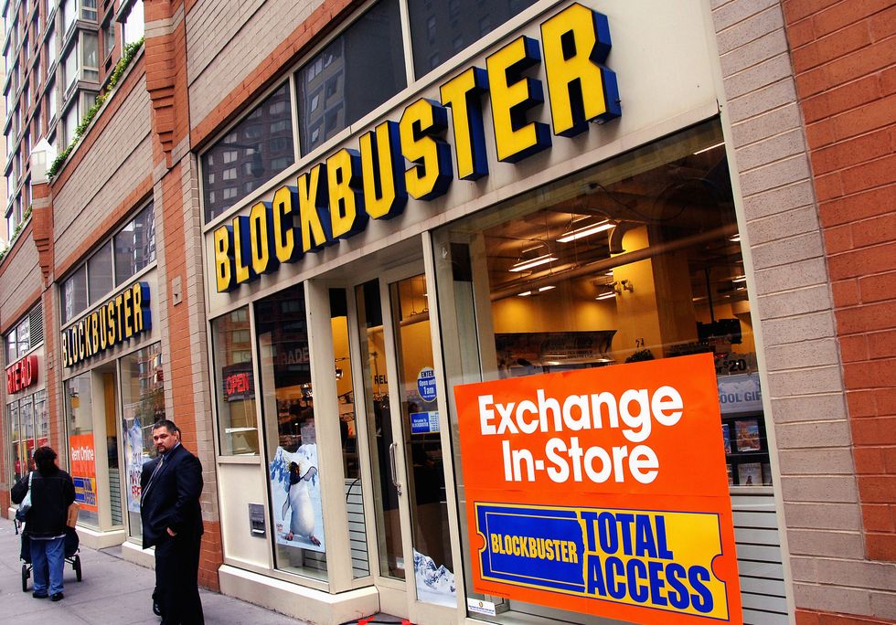 Best '90s Stores  Clothing, Book, and Movie Stores That Closed