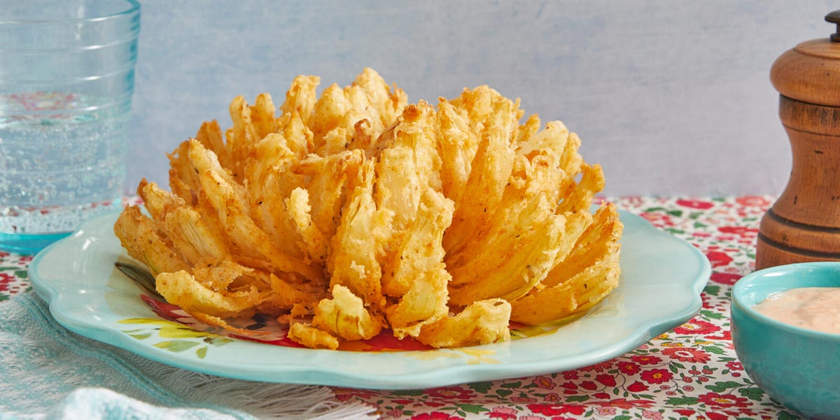 Best Blooming Onion Recipe - How to Make a Blooming Onion