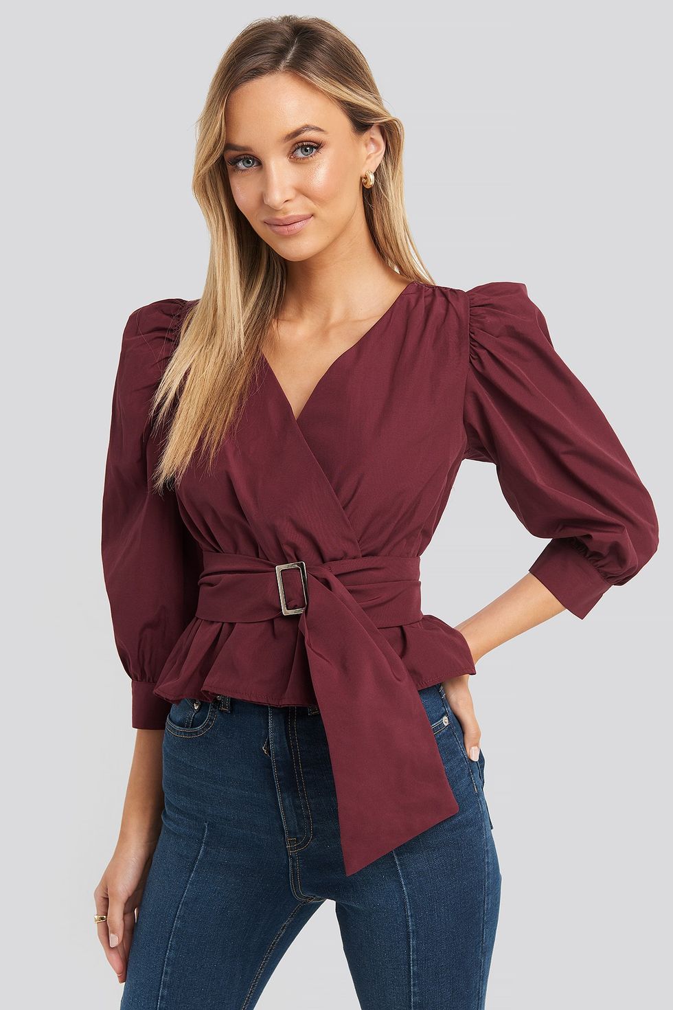 Clothing, Sleeve, Outerwear, Neck, Photo shoot, Waist, Maroon, Blouse, Top, Photography, 