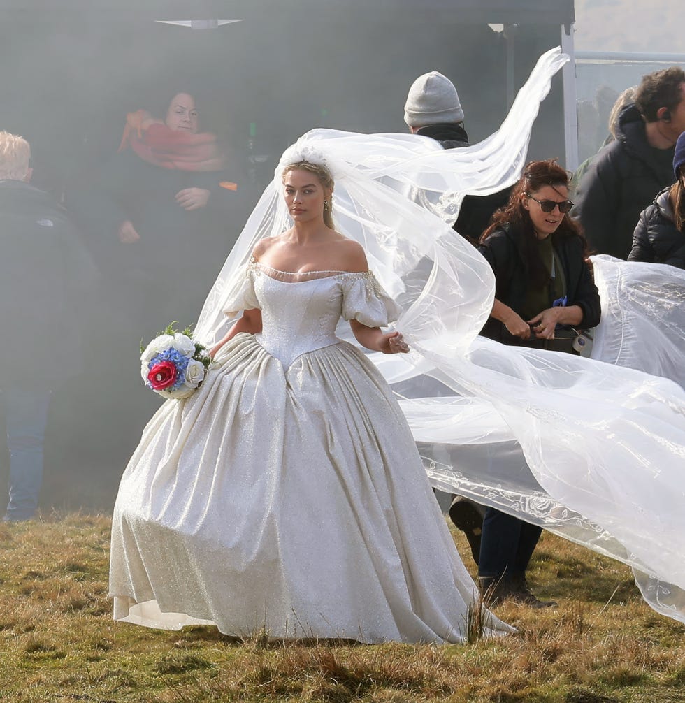 margot robbie on set in wuthering heights