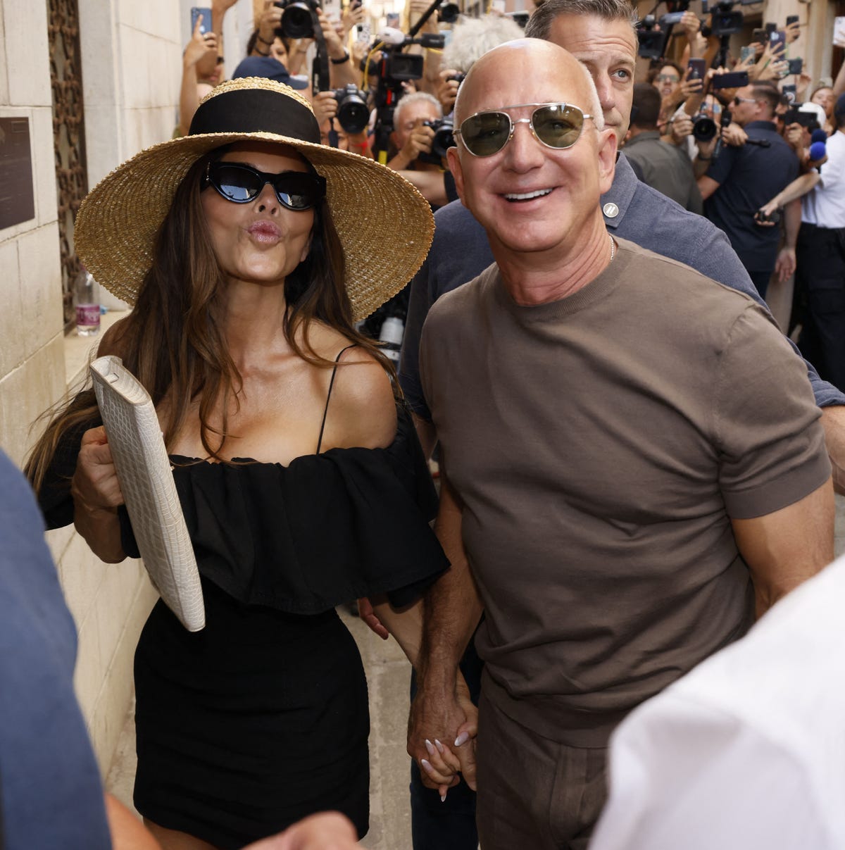 Lauren Sánchez Emerges in a Flowy Minidress and Sun Hat for a Venice Lunch Date