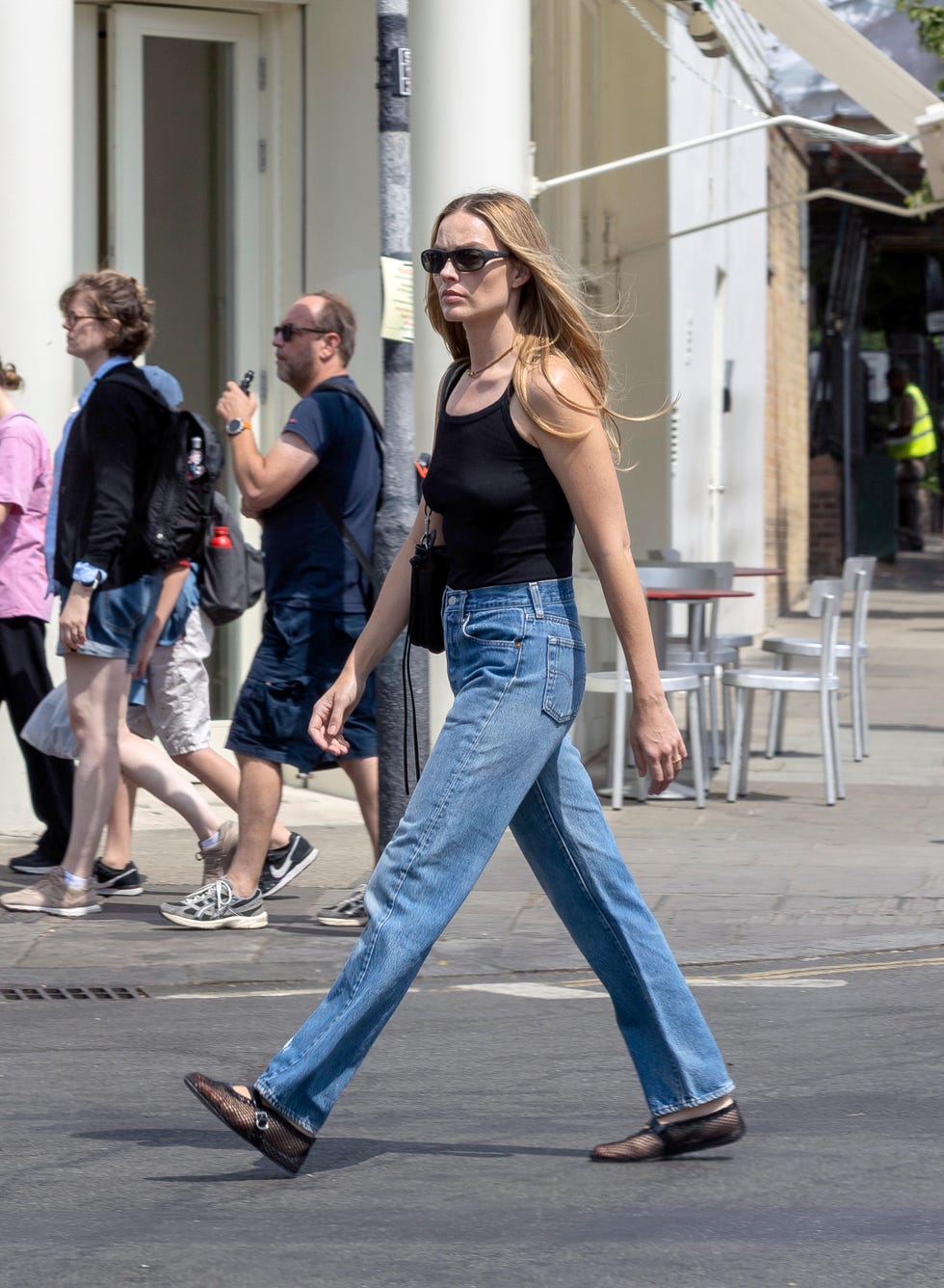 margot robbie street style