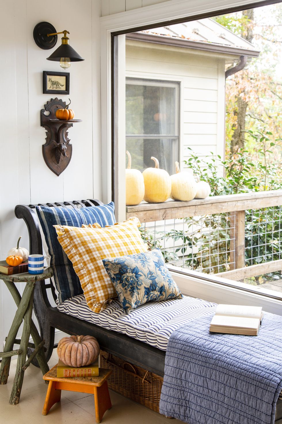 daybed with blue and gold patterned fabrics