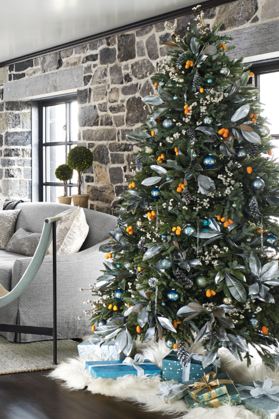 How To Decorate a Beautiful Blue and White Christmas Tree