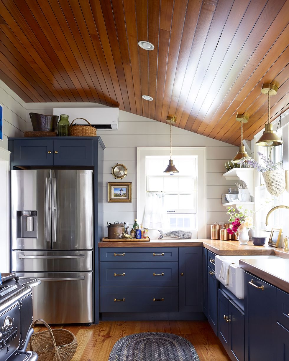 Nautical blue and white kitchen