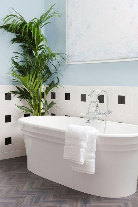 White, Bathtub, Bathroom, Property, Room, Wall, Tile, Interior design, Plumbing fixture, Flowerpot, 