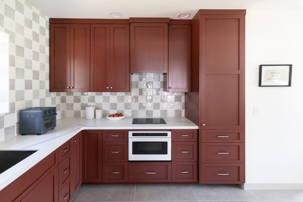 kitchen with checkered backsplash