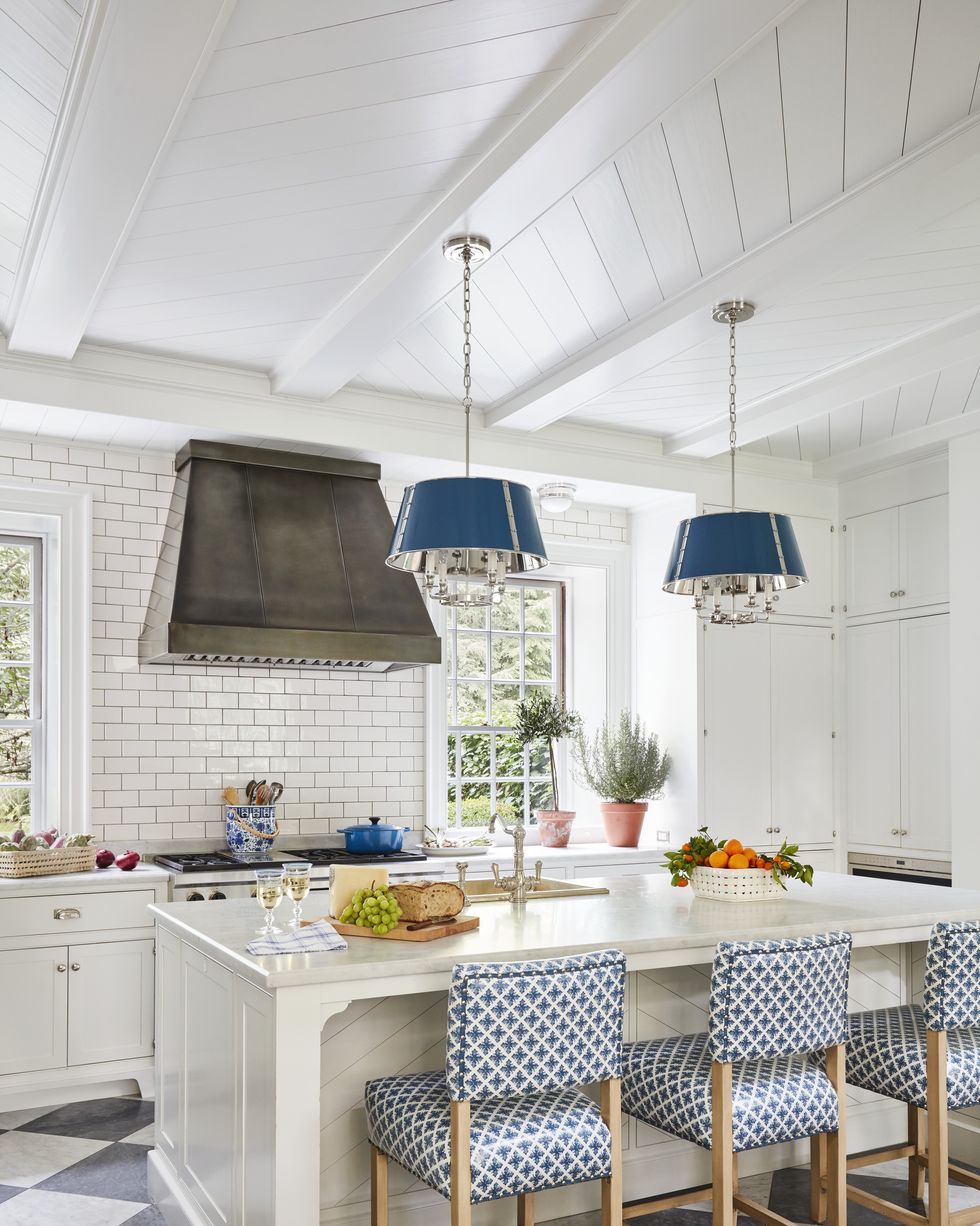 https://hips.hearstapps.com/hmg-prod/images/blue-kitchens-ashley-whittaker-connecticut-1650402105.jpg?crop=0.988xw:0.824xh;0.0119xw,0.144xh&resize=980:*