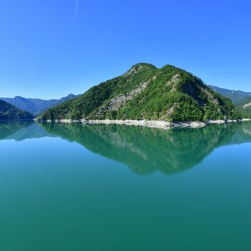 blue lake ridracoli, in the wild apennines