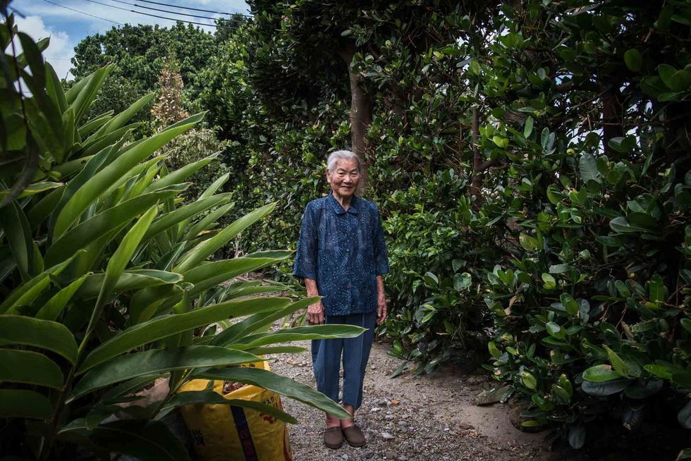 Haru Miyagi een weduwe die haar man verloor tijdens de Tweede Wereldoorlog is honderd jaar oud Ze heeft een zoon die in Tokio woont