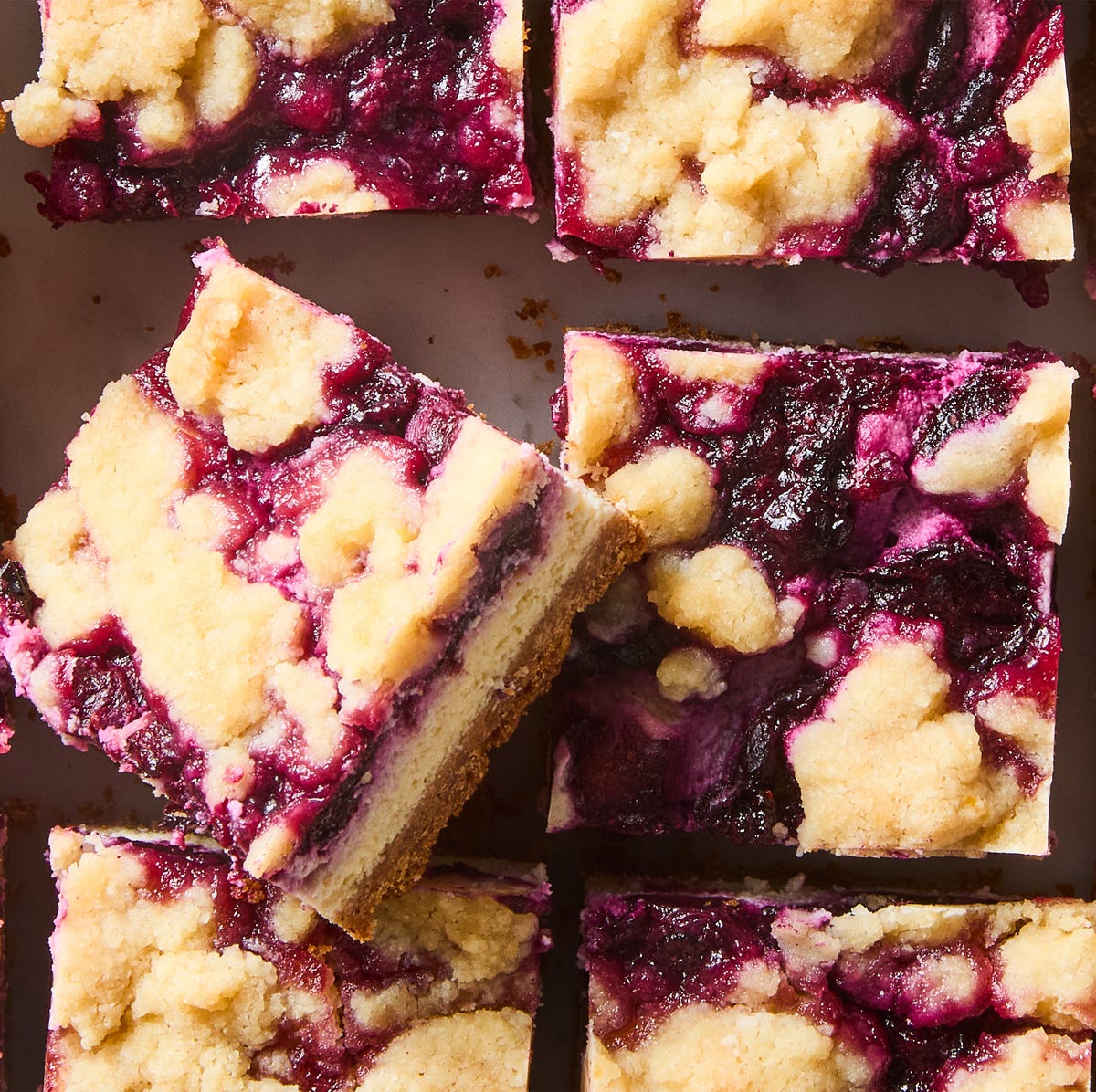 Blueberry Crumble Cheesecake Bars blueberry crumble cheesecake bars