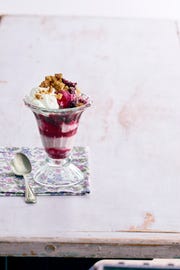 blueberry crumble sundaes