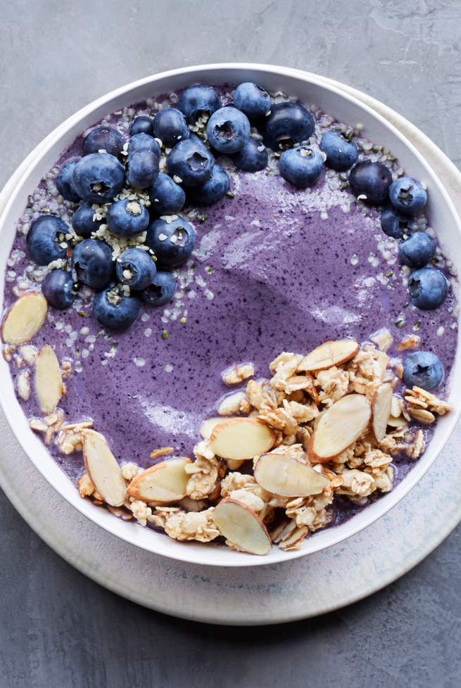 blueberry smoothie bowl