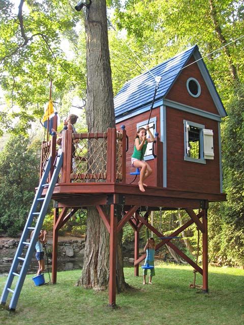 Public space, Outdoor play equipment, Playground, Human settlement, Tree house, House, Tree, Playhouse, Recreation, Cottage, 