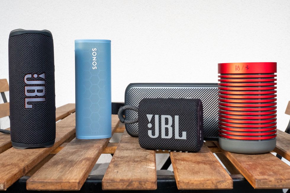 JBL Clip 3, Black Camo - Waterproof, Durable & Portable Bluetooth Speaker -  Up to 10 Hours of Play - Includes Noise-Cancelling Speakerphone & Wireless