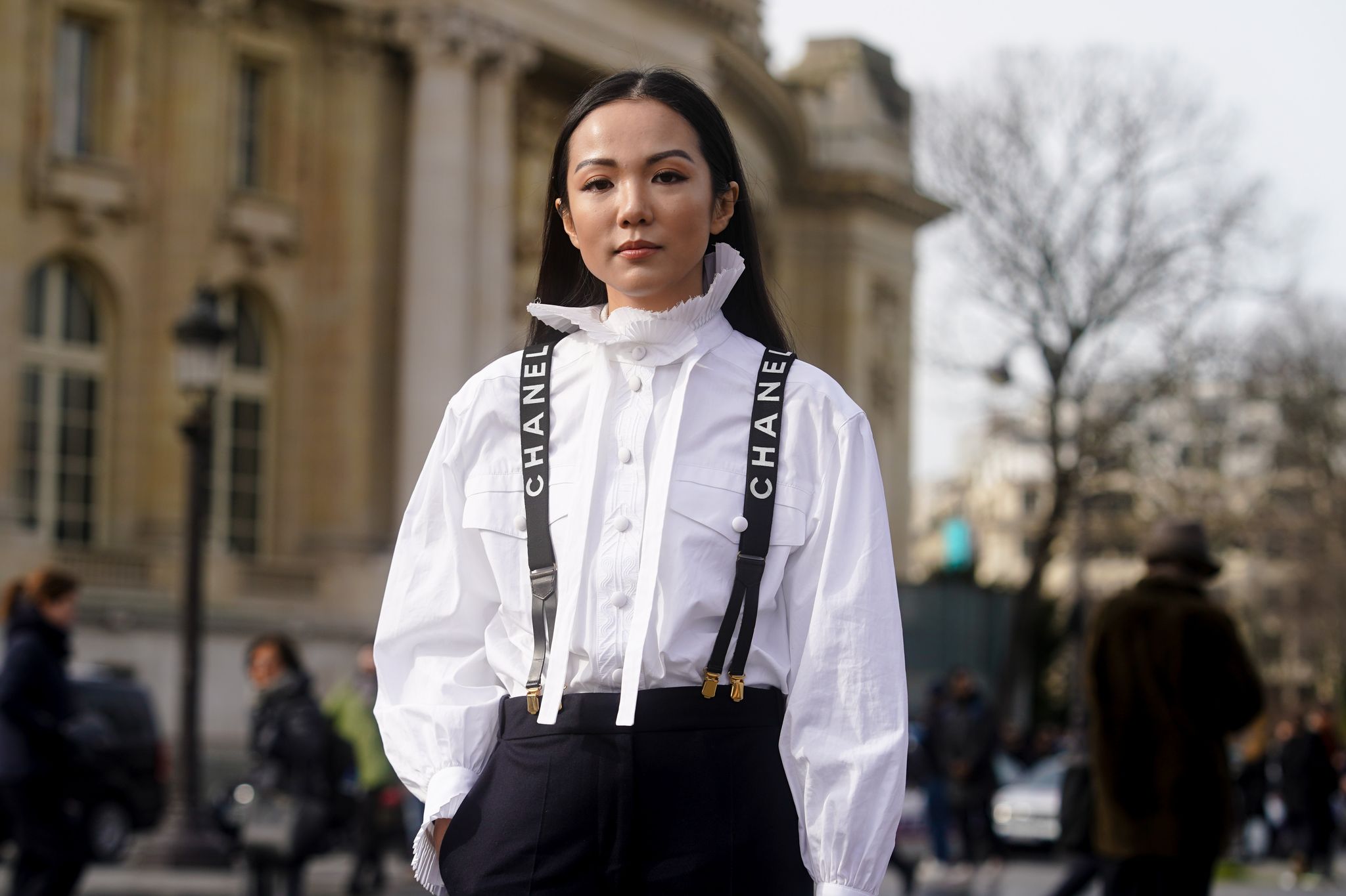 Canoa auricular Intestinos Zara vende la camisa blanca romántica más buscada de París