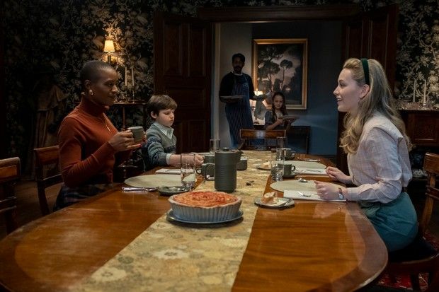 the haunting of bly manor l to r t'nia miller as hannah, benjamin evan ainsworth as miles, rahul kohli as owen, amelie smith as flora, and victoria pedretti as dani in episode 101 of the haunting of bly manor cr eike schroternetflix © 2020