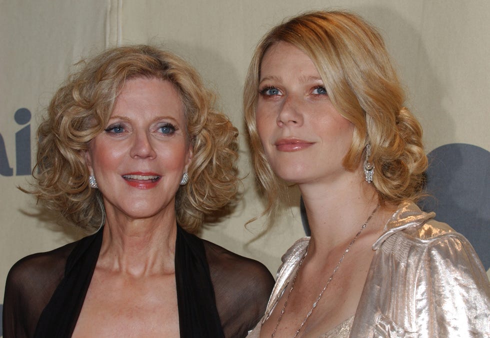 2004 crystal  lucy awards women in film celebrates the paltrow family   arrivals