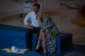 (l r) pedro pascal as reed richards/mister fantastic and vanessa kirby as sue storm/invisible woman in 20th century studios/marvel studios' the fantastic four: first steps. photo by jay maidment. © 2025 20th century studios / © and ™ 2025 marvel.