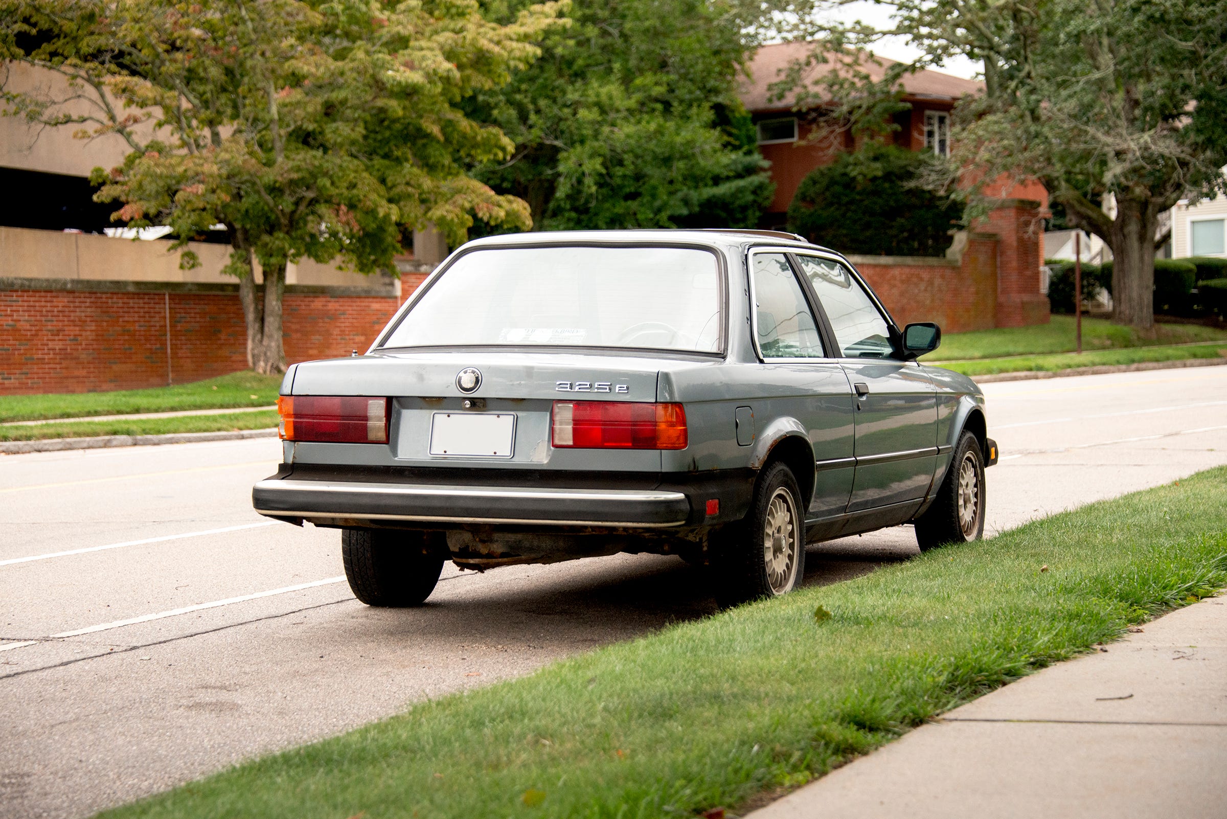 Street-Spotted: BMW 325e