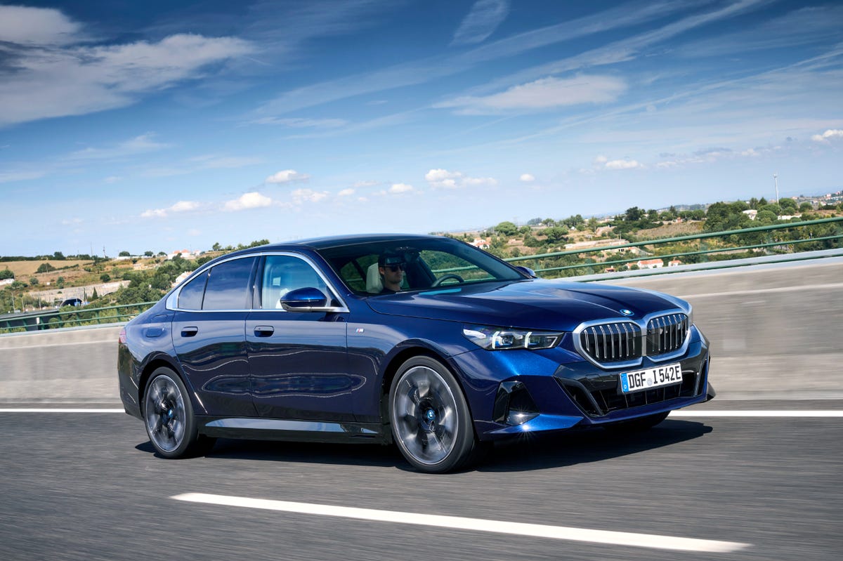 Photo Gallery 2024 BMW i5 eDrive40 and i5 M60 xDrive