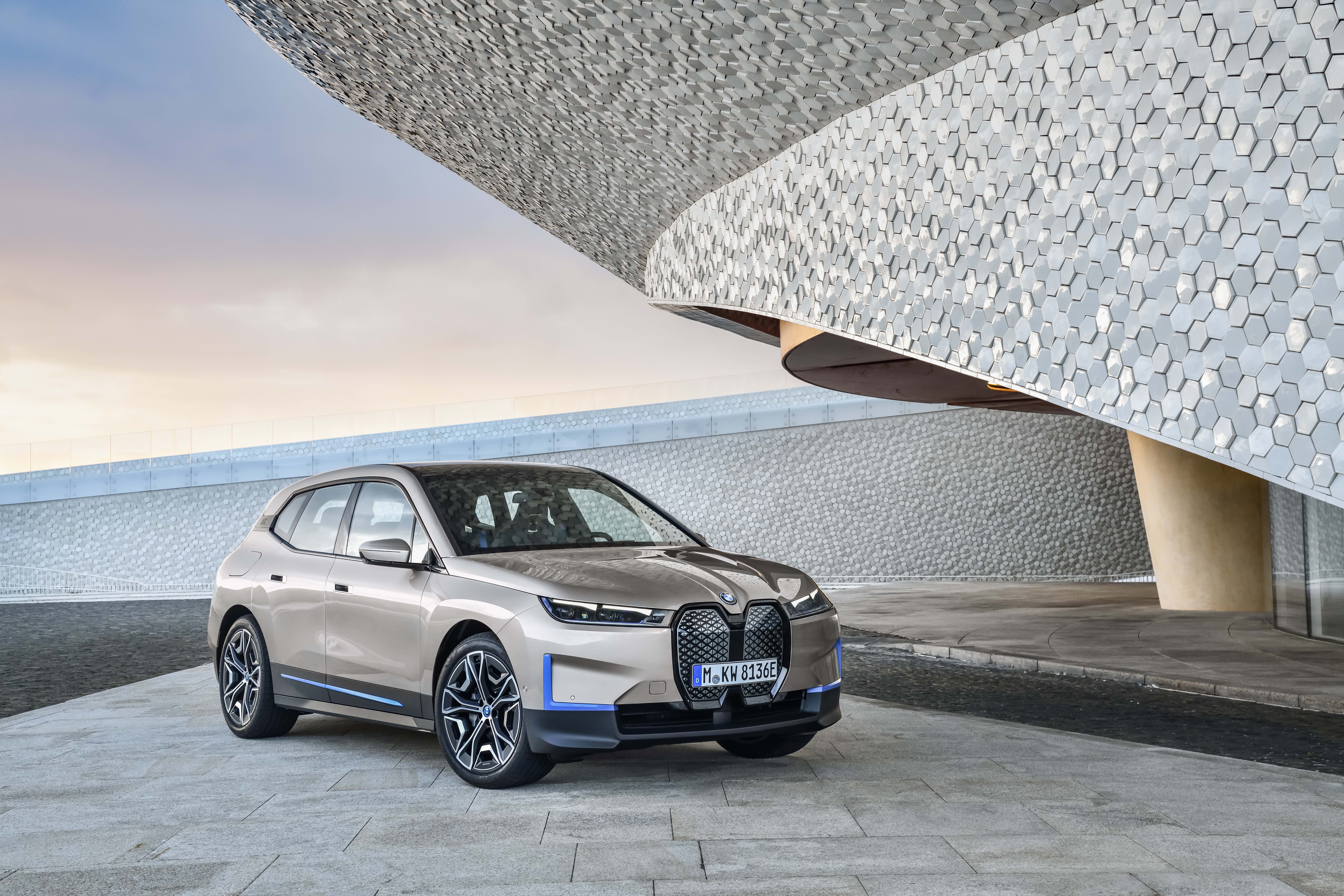 2022 BMW iX Electric Crossover Will Offer 500 HP, 300-Mile Range