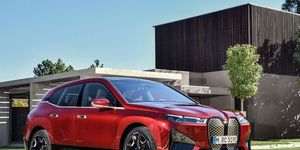 BMW「iX」は全く異質な次世代EV【米国カーメディアの試乗レビュー】