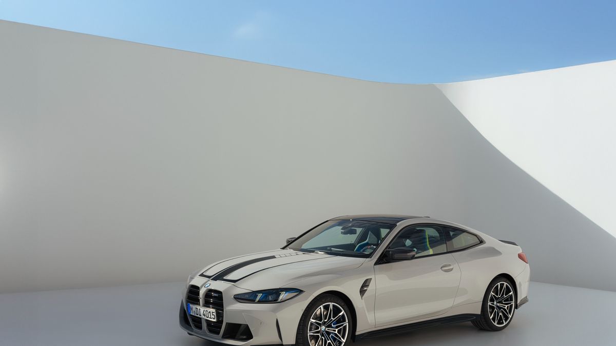 2025 BMW M4 CS Will Hit Dealer Showrooms Mid-2024 - autoevolution