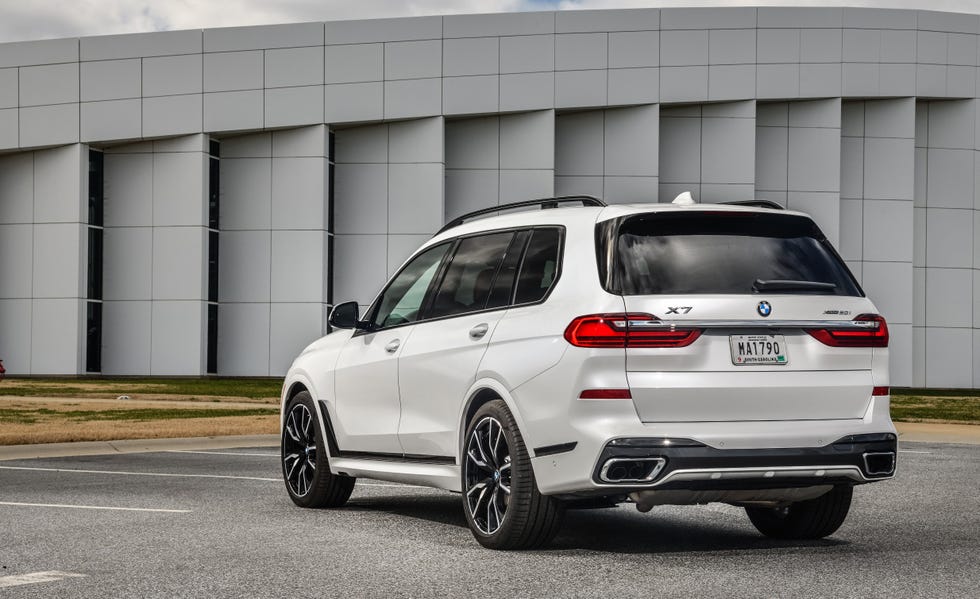 2019 BMW X7 Is a 3-Row Luxury SUV That's Impossible to Overlook