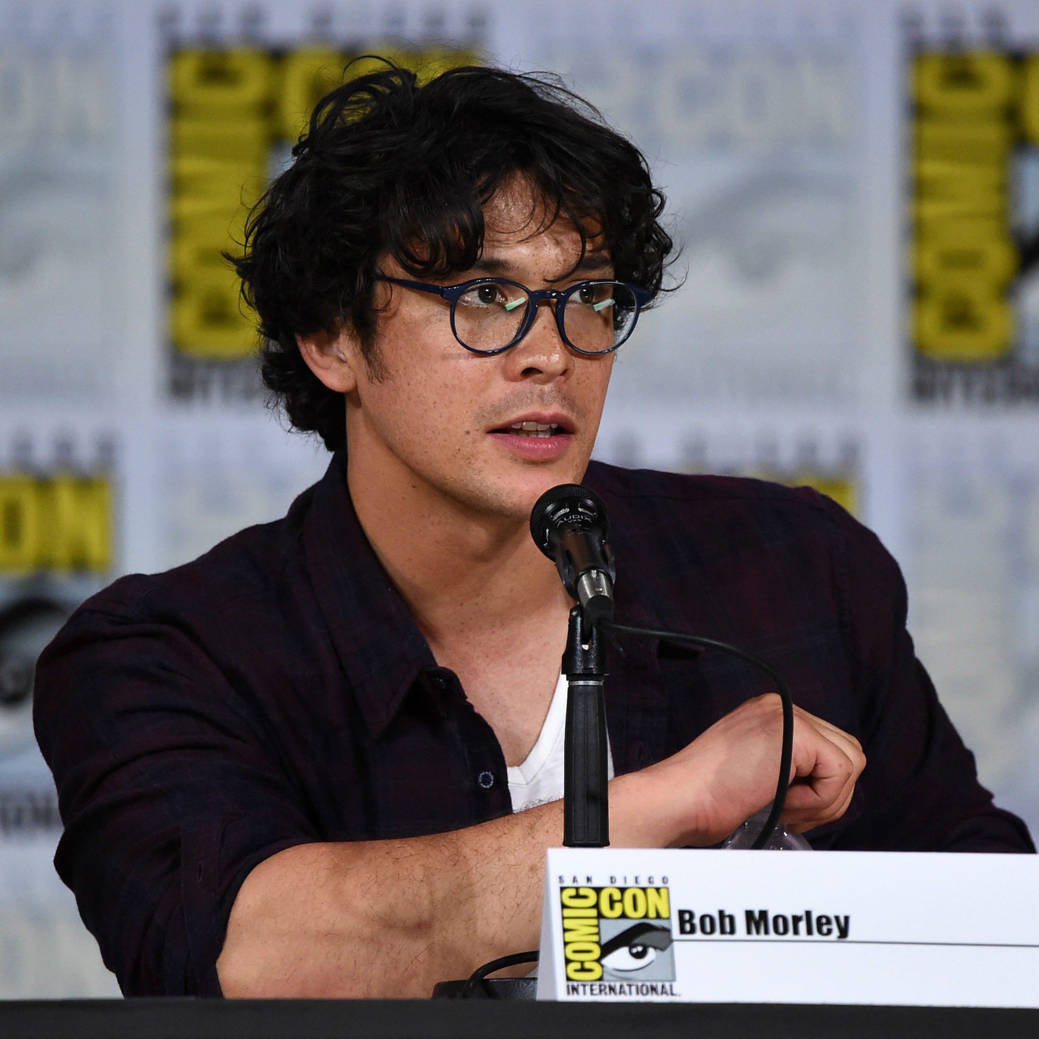 The 100 star Bob Morley hits back at fat-shaming trolls and receives ...