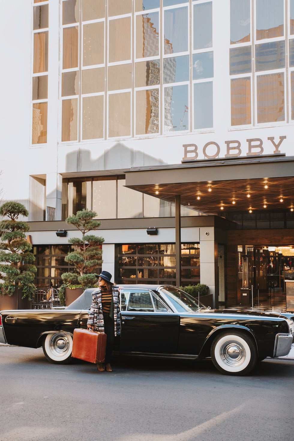guest arriving to bobby nashville guest arriving to bobby nashville