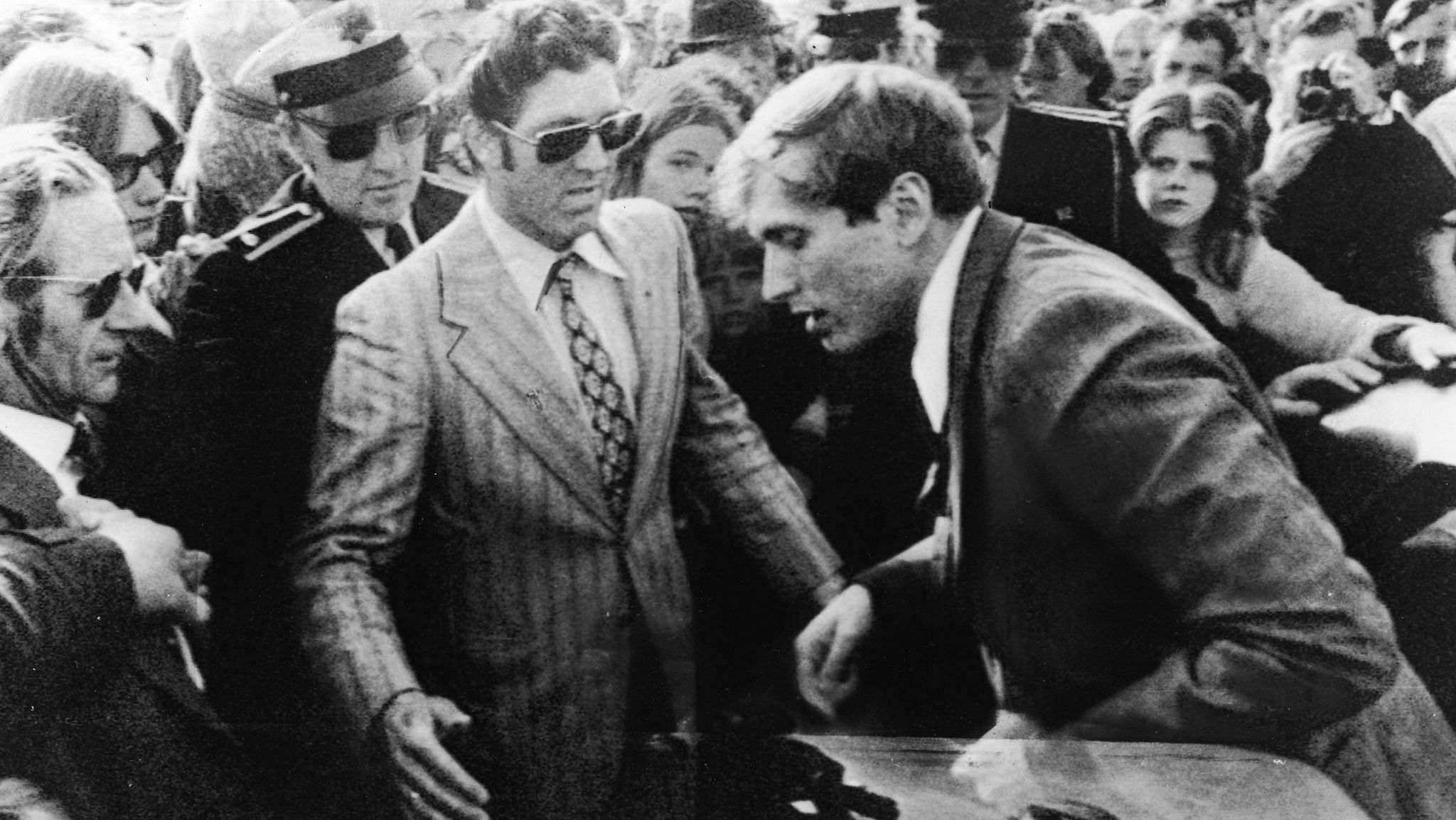 Bobby Fischer a su llegada al aeropuerto de Reykjavik en julio de 1972