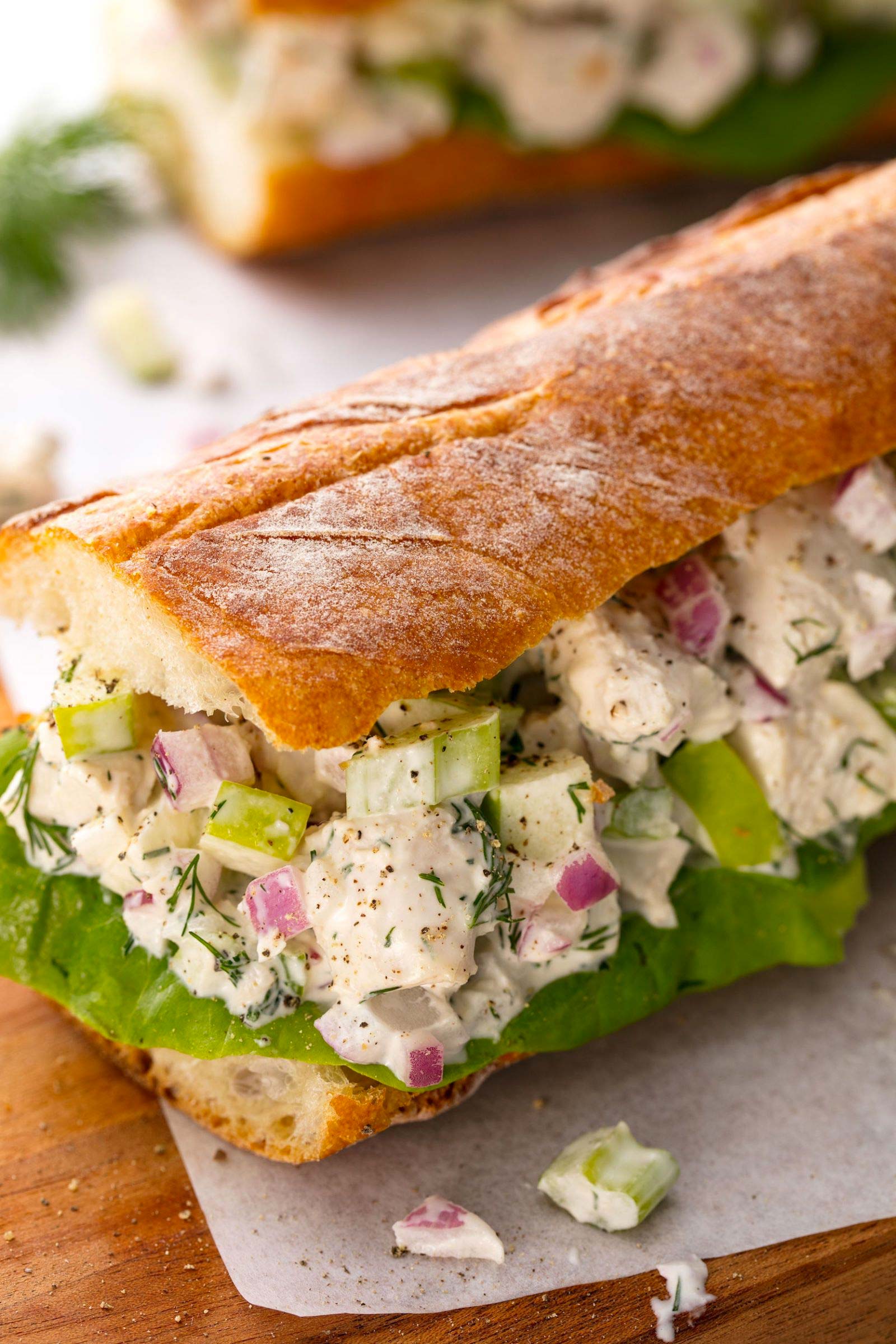 bocadillo de ensalada de pollo