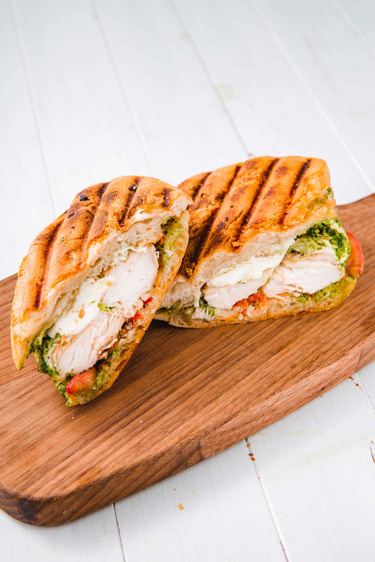 bocadillo de pollo y pesto